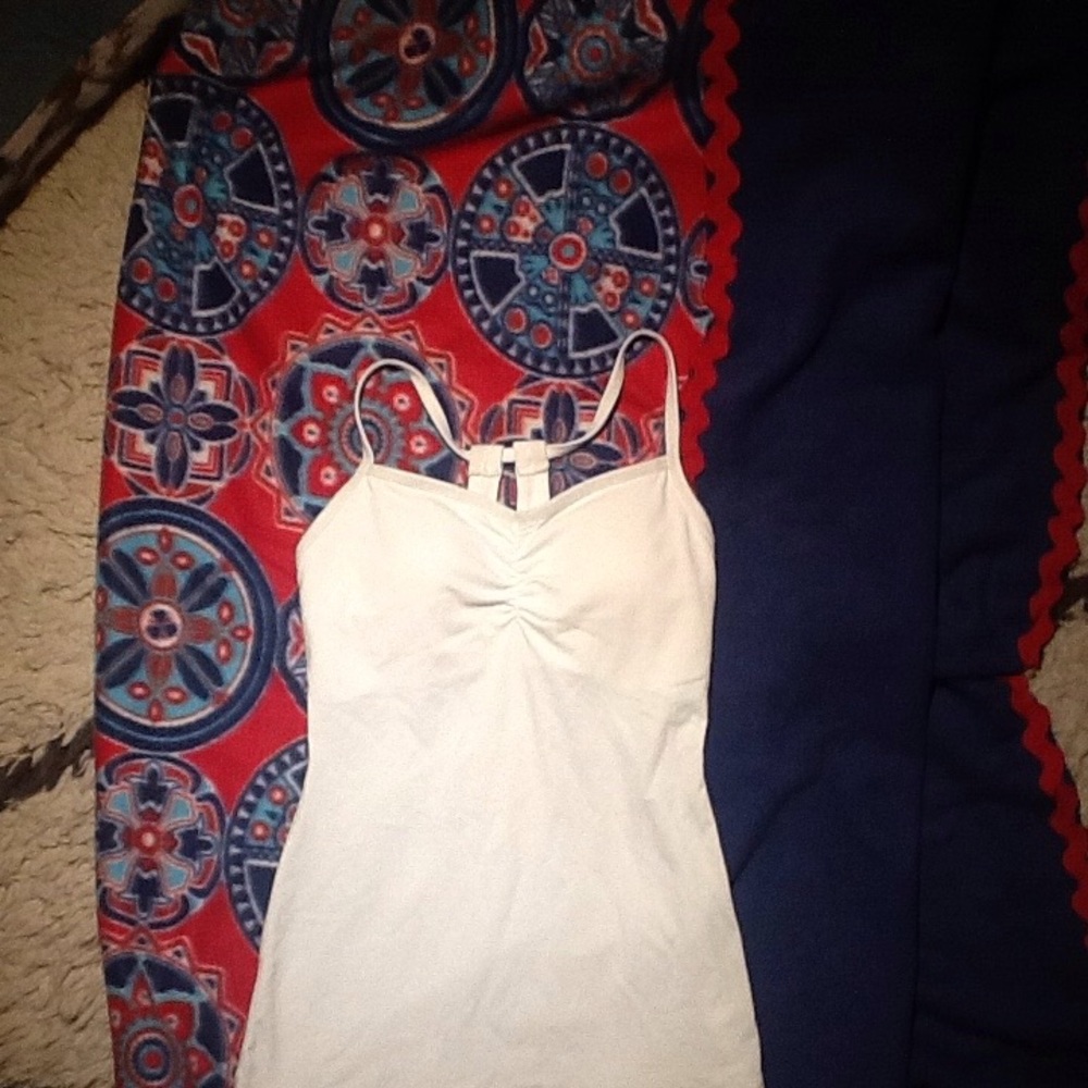 White yoga top with keyhole back NWOT